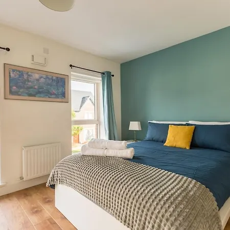4-bed House Close To Airport, & Beaches