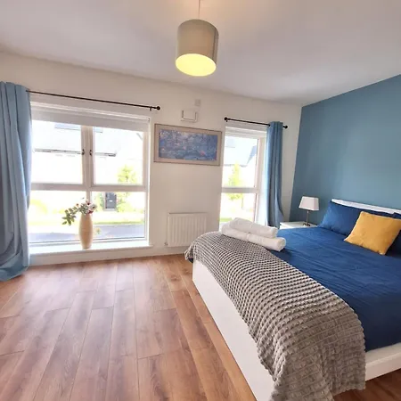 4-bed House Close To Airport, & Beaches Holiday home