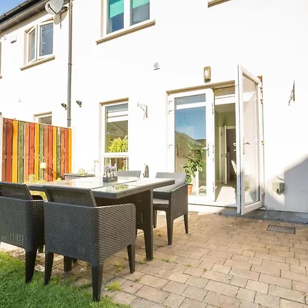 4-bed House Close To Airport, & Beaches *